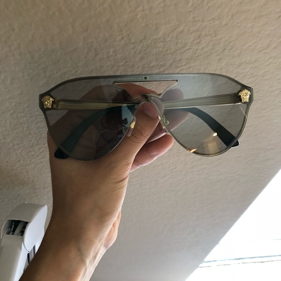 Women Versace Sunglasses - Picture 3 of 8